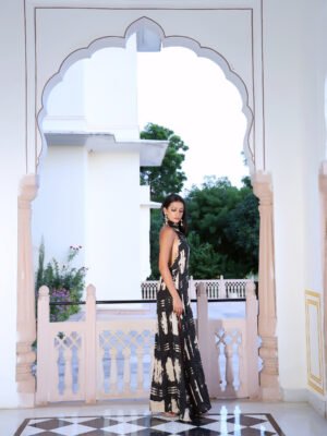 BACKLESS DRESS